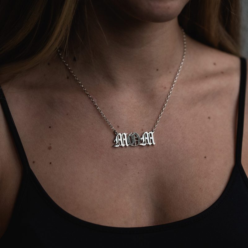 ⁦שרשרת MOM אות משובצת⁩ – תמונה ⁦4⁩